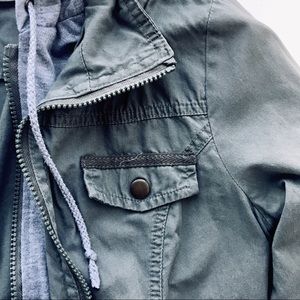 CHARLOTTE RUSSE Cropped Army Jacket - S